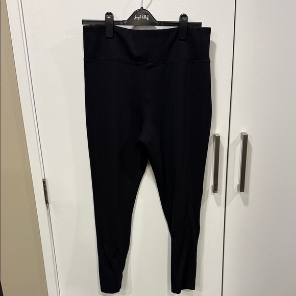 Black High-Waisted Leggings - Picture 3 of 3
